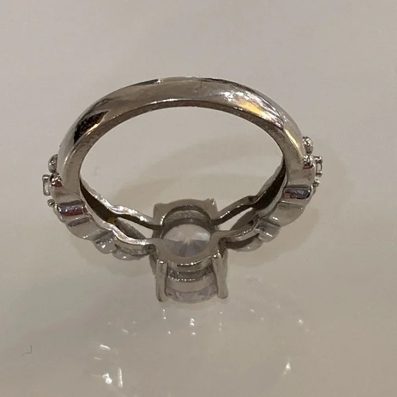 Sterling Silver Ring with Clear Gemstone - Picture 5 of 9